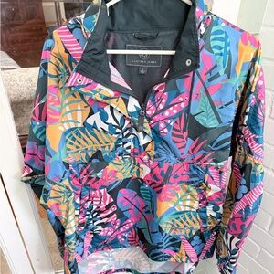 Beautiful colors on this Pull Over